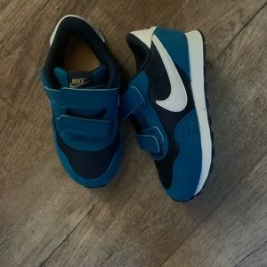 nike toddler size 9 sneakers never worn